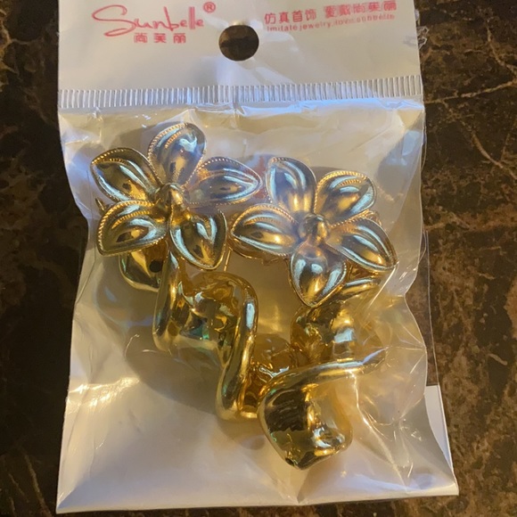 Earrings - Picture 6 of 7